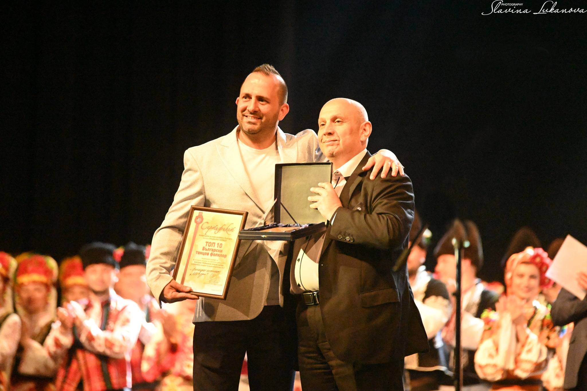 Наградата връчи Христо Димитров (вдясно), организатор и директор на конкурса